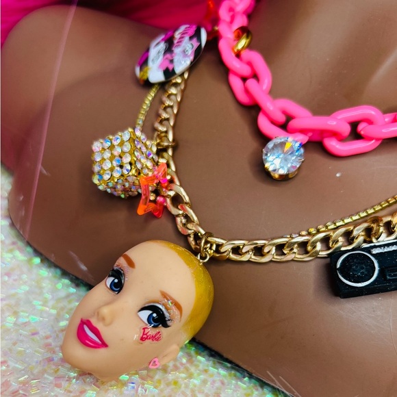 Barbie Necklace - Picture 3 of 10